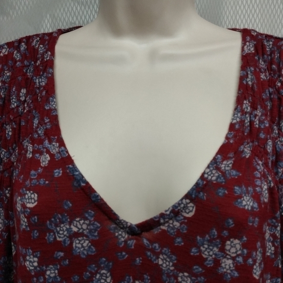 Lucky Brand Women's Top,  1X, Deep Red floral print, pre-owned - Picture 3 of 8